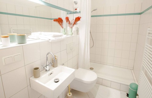 Friedrichshain-Kreuzberg House | Design apartment in Kreuzberg with a view of the Spree