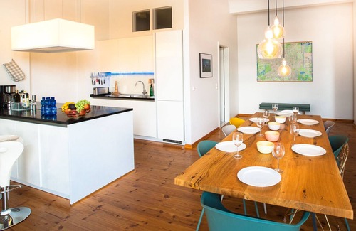 Friedrichshain-Kreuzberg House | Design apartment in Kreuzberg with a view of the Spree
