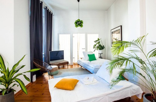 Friedrichshain-Kreuzberg House | Design apartment in Kreuzberg with a view of the Spree