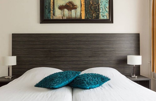 De Bult Hotel | De Bult Getaway: 2 Units w/Sauna | Near National Parks & Trails