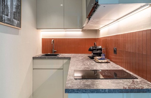 Necker Apartment | De Montescal - Hot Tub A/C Wonder