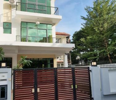 Bayan Lepas House | De Nest Holiday home