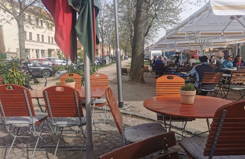 Naundorf Apartment | Apartment with balcony, only 200 meters from the village square Altkötzschenbroda on the Elbe cycle path.