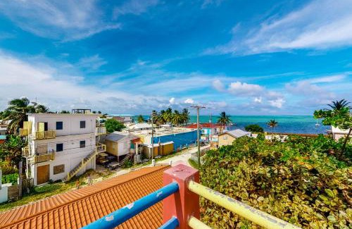 Caye Caulker Apartment | De Real Macaw