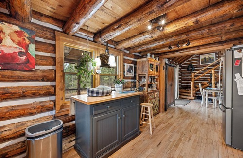 Deadwood Cabin | Deadwood's Blessing to the Black Hills. Moon Mountain Paradise