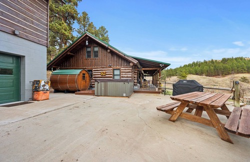 Deadwood Cabin | Deadwood's Blessing to the Black Hills. Moon Mountain Paradise
