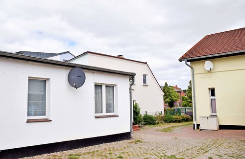 Altefaehr Apartment | DEB 015 Holiday apartment with garden and sun view n. Stralsund - Holiday apartment with