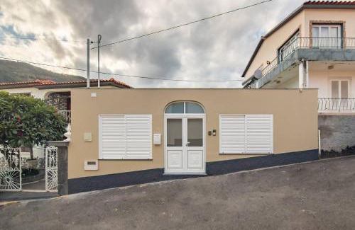 Machico House | Debbie & Cris House by Mth