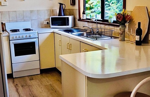 Port Willunga House | Decades Retro style holiday home, pet friendly long or short term accommodation.