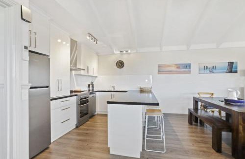 Apollo Bay House | DECK 2 SEA - Amazing views, close to main street