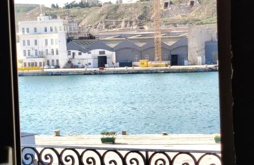 Cospicua Apartment | Deck 3 Savynomad Harbour Residences wow Views