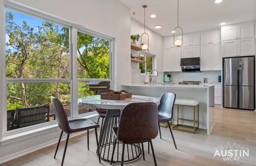 Great Hills House | Deck/Balcony Views, Marble Kitchen, Pet Friendly w/Rowing Machine and Parking
