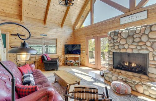 Unaka House | Deck, Grill and Mtn Views Warne Getaway!