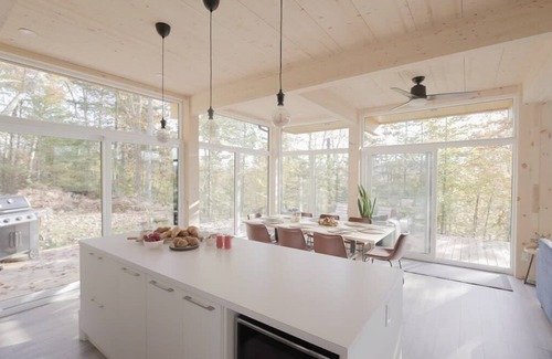 La Conception Ski Chalet | Deck Views, BBQ, Near Mont Tremblant