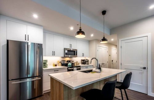 Golden Condo | Decked Out | Mtn Views | AC | Big Patio | DT | BBQ