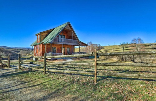 Laurel Springs House | Decks and Panoramic Views Rustic Sparta Cabin