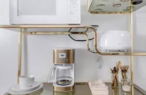 Huning Highland Historic District Cottage | Deco Chic Casita blocks from Trendy EDO