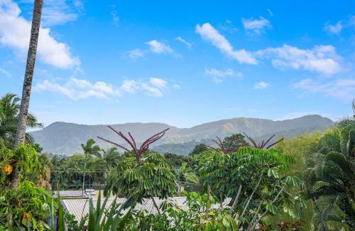 Mooroobool House | Deco View Family Oasis in Cairns