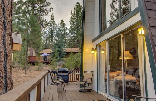 Summit Estates Cabin | Decorated for Christmas! Walk to Snow Summit! Pet friendly!