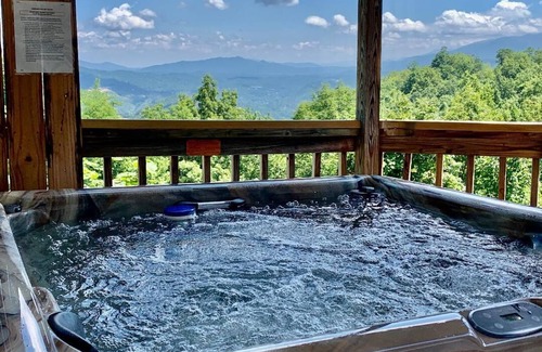 Chalet Village Ski Chalet | Decorated Lord of Rings Theme. View all year round. 3 Miles from Gatlinburg.