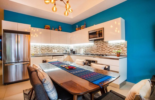 Emiliano Zapata Condo | Dedicated workspace, Pool, Gym | Romantic Zone 2BR