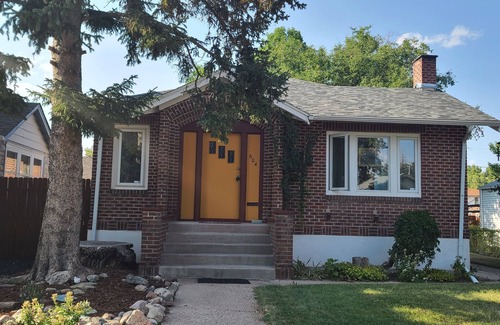 Cheyenne House | Dee's Cottage, Central, Entire Home, Pet Friendly.