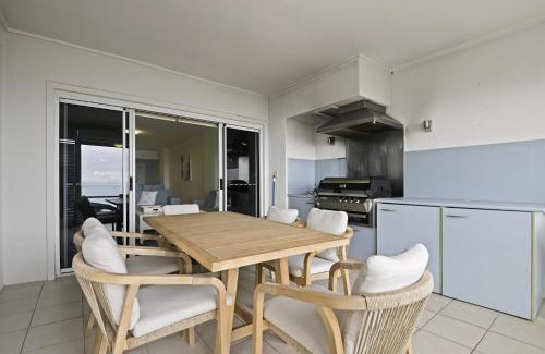Brisbane Waterfront Apartment | Deep Blue Apartment 1 Tangalooma