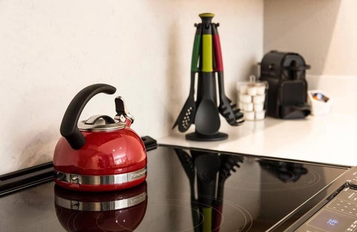 Old Palo Alto Apartment | Deep Cleaned Modern and Luxurious 2BR Home at Stanford Palo Alto