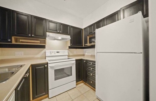 District of North Vancouver Apartment | Deep Cove Cozy 1BR Condo