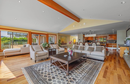 Dollarton House | Deep Cove Stunning Waterfront House