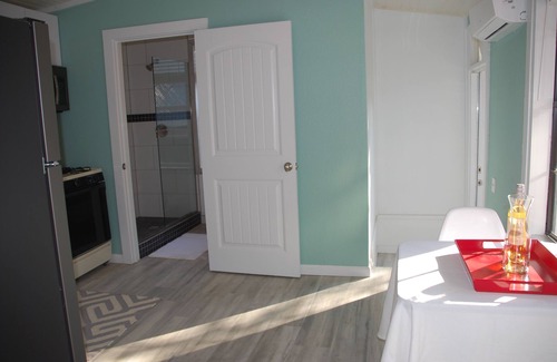 Westfield Cottage | Deep Eddy Cottage - Ideal Austin location