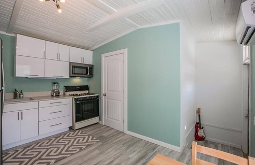 Westfield Cottage | Deep Eddy Cottage - Ideal Austin location