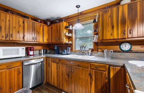 Williams Cabin | Deer Bend Cabin: A Beautiful Woodsy Escape in the Heart of Southern Indiana