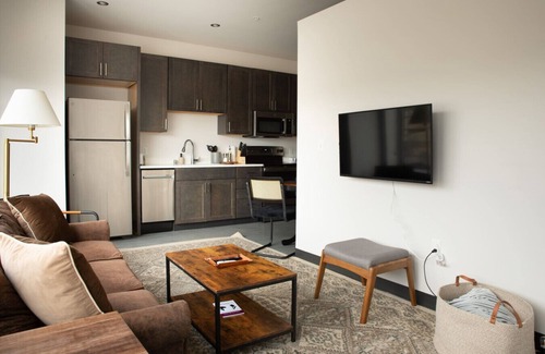 Westown Apartment | Deer District Studio Apt JC6 - One Block from Fiserv and Baird