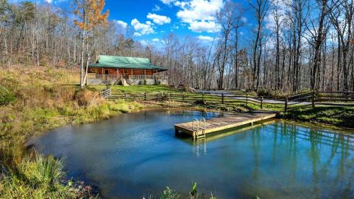 Saluda House | Deer Haven by AvantStay Cabin w Pond Waterfall