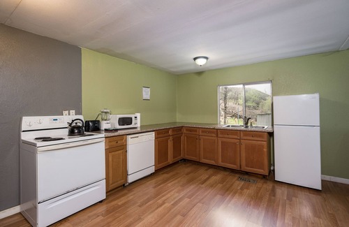 Oakhurst House | Deer Heaven Mobile Cottage