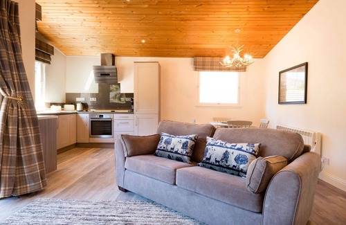 Crianlarich Apartment | Deerstalker. Beautiful 5 star, 1 bedroom chalet sleeps up to 2