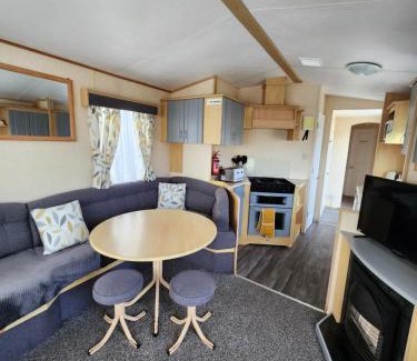 Ingoldmells Apartment | dees caravan lettings kingfisher elm 453