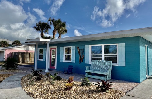 Boardwalk Apartment | Deja Blue 1 bedroom, apartment sleeps 4, North Beach! Walk to beach, Flagler Ave