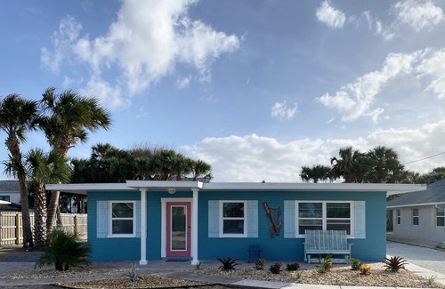 Boardwalk Apartment | Deja Blue 1 bedroom, apartment sleeps 4, North Beach! Walk to beach, Flagler Ave