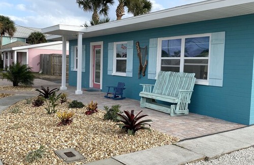 Boardwalk Apartment | Deja Blue 1 bedroom, apartment sleeps 4, North Beach! Walk to beach, Flagler Ave