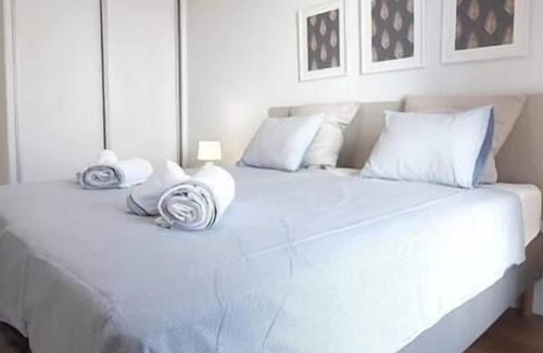 Las Palmas de Gran Canaria Apartment | Deluxe Beach Suite w Garage by Canary365