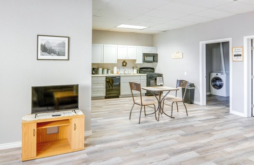 Del Norte Apartment | Del Norte Retreat: Gateway to Outdoor Adventures!