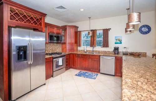 Antoneys Cay Apartment | Del Playa Penthouse #5 Condo