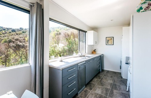 Matiatia Bay Apartment | Delamore Cove - Kowhai / You've Got It Maid