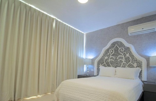 Conchas Chinas Apartment | Delfines 1 Condo PV