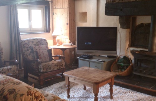 Saint-Agnant-de-Versillat Cottage | Delightful character cottage in tranquil countryside near medieval town