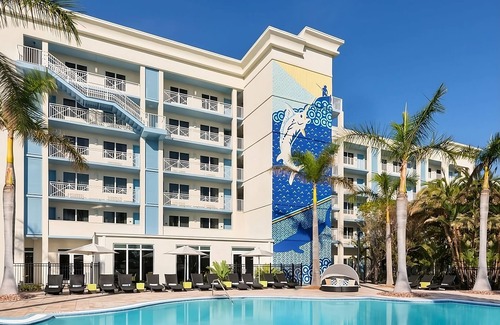 New Town House | Delight In The Florida Sun! 3 Gorgeous Units In Sun Soaked Key West, Onsite Pool