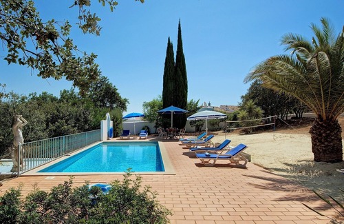 Sao Bras de Alportel Cottage | Delightful 3 Bedroom Farmhouse with Private Pool and large Gardens