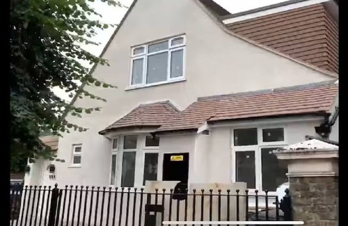 Selhurst Apartment | Delightful 1 Bedroom Apartment with Garden